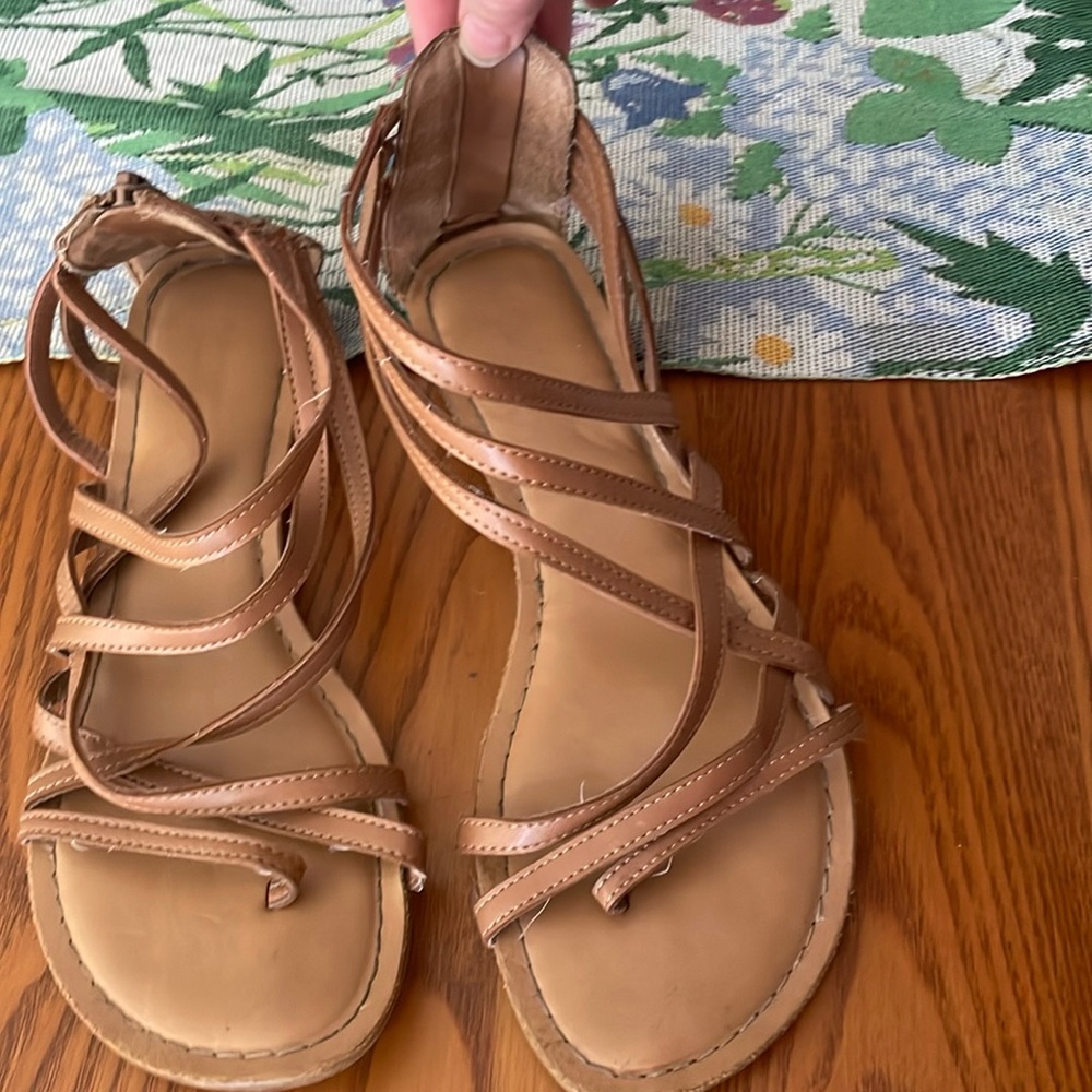 Gladiator style strappy sandal size 7